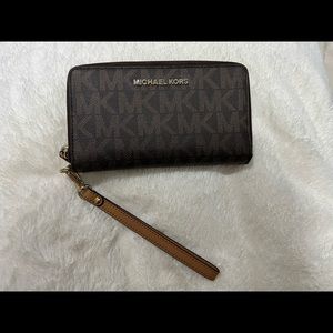 Michael Kors Zip Wallet